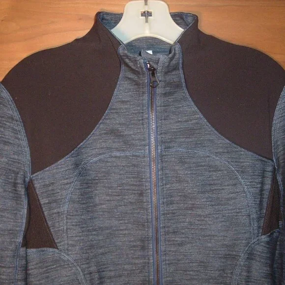 Lululemon Define Navy w/black shoulders Jacket Size 10 (denim-look spandex) - Picture 2 of 5